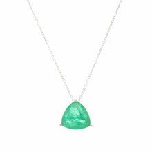 Cargar imagen en el visor de la galería, Collar triangular esmeralda plata 925.
