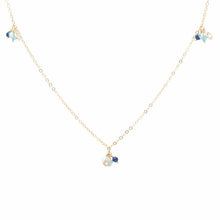 Cargar imagen en el visor de la galería, ¡Collar ancho con rizos azules y dorados y miniperlas! Súper delicado y elegante para combinar con otros collares Wal Barros.

tamaño - 80cm

joyas hipoalergénicas y sin niquel.

6 meses de garantia en su  baño.
