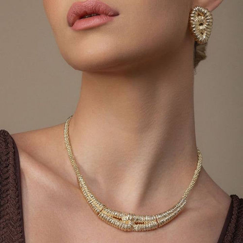 Choker Nudo Martillada en baño de oro 18k joyas modernas.