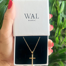Cargar imagen en el visor de la galería, Collar con colgante cruz dorada en plata 925 con baño de oro 18k
