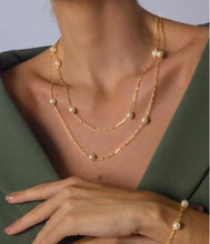 Cargar imagen en el visor de la galería, Colar cadena mini perlas en Baño de Oro18k. Un collar delicado para todo los dias. Ideales para mezclar con otros collares Wal Barros.

Joyas hipoalergenicas y sin niquel.
