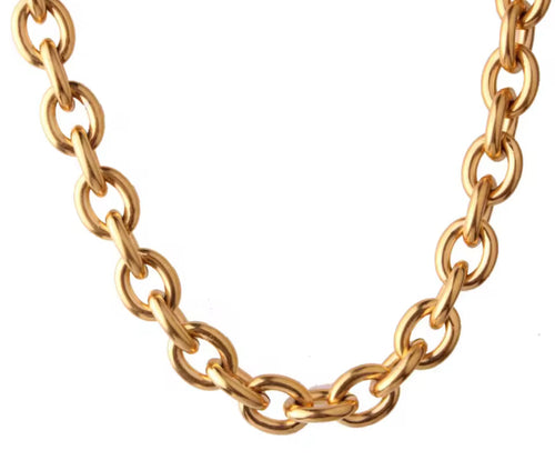 Colar cadena con elo dourado 13mm acero inoxidable em banho de ouro. super en alta, de moda, mescle con otros colares da marca Wal Barros,

Joyas chiques para elevar seu look todos os dias.