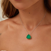 Cargar imagen en el visor de la galería, Collar Triangulo Esmeralda Plata 925
