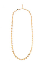 Cargar imagen en el visor de la galería, Collar medallas mini corazones en dorado com banho de Oro18k. Ideal para mesclar con otros de Wal Barros.

Joyas hipoalergênicas e sem niquel.

Tamanho: 70cm

