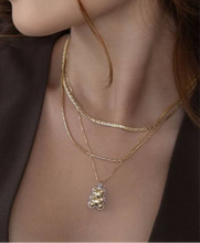 Cargar imagen en el visor de la galería, collar oso doble en baño de oro
