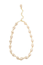 Cargar imagen en el visor de la galería, Collar Perlas Formas Oro
