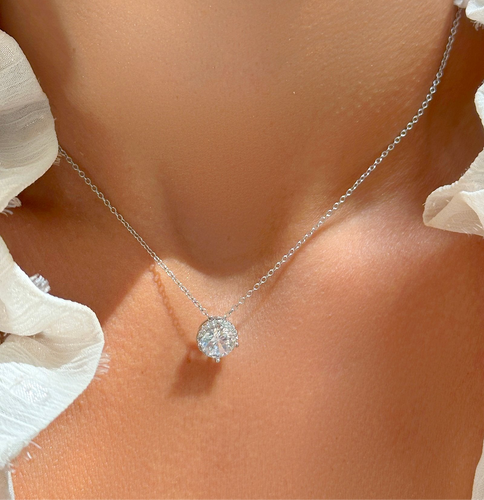 Conjunto collar y pendiente redondo circonitas blancas en plata 925 , tamaño 7mm.

collar 45cm + ajustable 