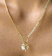 Cargar imagen en el visor de la galería, Collar cadena Patuá, proteción con una cruz, una Virgen y un espitú santo. Ideal para mesclar con otros collares Wal Barros brand y hacer camadas (laeyring) que está super de moda. Para mujer elegantes. Tamaño: 40cm + 5cm ajustable en baño de 
