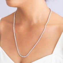 Cargar imagen en el visor de la galería, Collar riviere 2mm modelo 3 puntos degrade con 3 tamaños de circonitas 4mm, 3mm y 2mm en su parte central en plata 925 con baño de rodio.

tamaño 60cm, comp. 2mm

una joya perfecta para mesclar con otras joyas.
