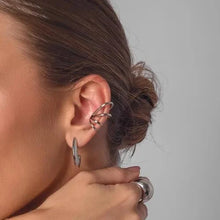 Cargar imagen en el visor de la galería, Earcuff Asa líneas Plata o Dorado

