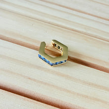 Cargar imagen en el visor de la galería, Earcuff Hexagonal Circonitas

