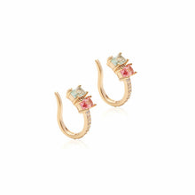 Cargar imagen en el visor de la galería, Earcuff dorado con mini circonitas coloridas en baño de Oro 18k

Super comodo.
