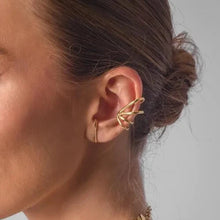 Cargar imagen en el visor de la galería, Earcuff Asa líneas Plata o Dorado
