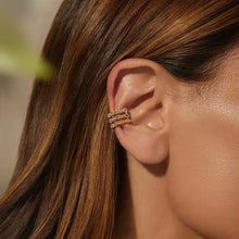 Cargar imagen en el visor de la galería, Earcuff Lineas Circonitas Dorado
