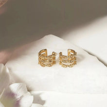 Cargar imagen en el visor de la galería, Earcuff lineas dorado
