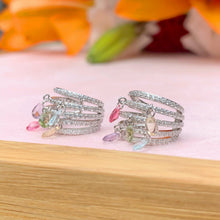 Cargar imagen en el visor de la galería, Earcuff de encaje l líneas circonitas coloridas com base Plateada.

Una Joya unica Wal Barros Brand.

precio 1 unidade.

joyas hipoalergénicas y sin níquel.

 

 

