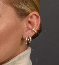 Cargar imagen en el visor de la galería, &lt;p&gt;Earcuff Piercing con mini circonitas en baño de oro18k&lt;/p&gt; &lt;p&gt;Super comodo.&lt;/p&gt;
