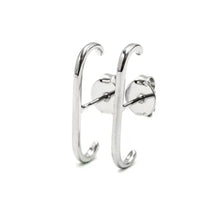 Cargar imagen en el visor de la galería, Pendiente ear hook plata fino en baño de rodio o dorado en baño de Oro18k

Hipoalergênico e sem álcool.

6 meses de garantia no seu banheiro.
