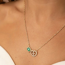 Cargar imagen en el visor de la galería, Collar Escapulario Esmeraldas
