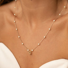 Cargar imagen en el visor de la galería, Collar Escapulario N. Señora Aparecida &amp; Corazón Perlas Blancas
