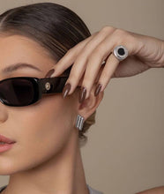 Cargar imagen en el visor de la galería, Pendiente Lineas delicado super leve em banho de Oro18k o en baño de rodio.
