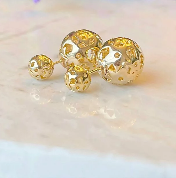 Pendiente esfera doble design moderno en baño de oro 18k