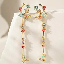 Cargar imagen en el visor de la galería, Pendiente formas coloridas con cristales de alta calidad en baño de oro18k. 

Joyas hipoalérgicas e sin níquel.
