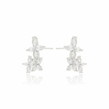 Cargar imagen en el visor de la galería, Pendientes tipo ear cuff con flores y 4 pétalos - Plata de ley 925

El pendiente earcuff con forma de flor de cuatro pétalos es pura elegancia. Elaborado en plata de ley 925, presenta un delicado diseño floral que se ajusta a la oreja y le confiere un estilo sofisticado. Ligero, moderno y cómodo, es ese detalle que transforma tu atuendo sin esfuerzo y garantiza un look actual y sofisticado.

Una Joya única Wal Barros Brand.

joyas hipoalergénicas y sin níquel.

 

 
