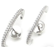 Cargar imagen en el visor de la galería, Pendiente ear hook plata en baño de rodio o dorado en baño de Oro18k, super tendencia con las influencers. Estilo moderno y exclusivo Wal Barros

Joyas Hipoalergénicas y sin niquel.

6 meses de garantia en su baño.
