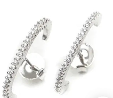 Pendiente ear hook plata en baño de rodio o dorado en baño de Oro18k, super tendencia con las influencers. Estilo moderno y exclusivo Wal Barros

Joyas Hipoalergénicas y sin niquel.

6 meses de garantia en su baño.