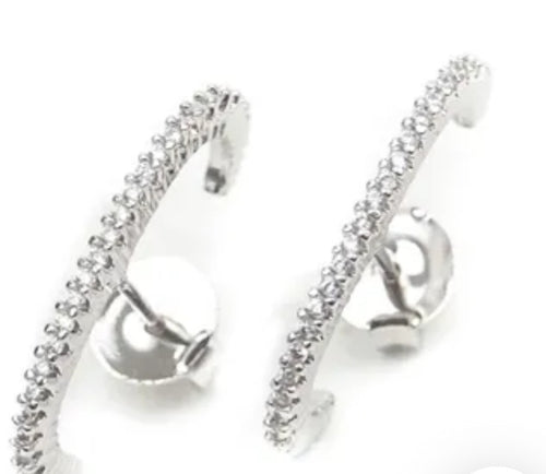 Pendiente ear hook plata en baño de rodio o dorado en baño de Oro18k, super tendencia con las influencers. Estilo moderno y exclusivo Wal Barros

Joyas Hipoalergénicas y sin niquel.

6 meses de garantia en su baño.