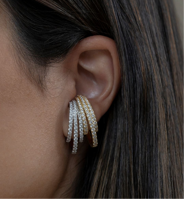 Pendiente ear hook de encaje con circonitas blancas en Baño de Oro18k

Pendiente de alta qualidade. 
El precio son 2 piezas. El par 
plata agotado.
Super fashion e confortável.
Joyas hipoalergenicas y sin niquel