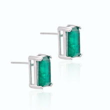 Cargar imagen en el visor de la galería, Pendiente rectangular Esmeralda en plata 925.

¡El pendiente rectangular con diseño de esmeralda Fusion es pura elegancia! El vibrante verde de la piedra es encantador, y su diseño rectangular le aporta un toque moderno. Elaborado en plata de ley 925, es el pendiente perfecto para quienes aman el estilo y el brillo.

Delicado como una joya.

Joyas sin niquel.

 

