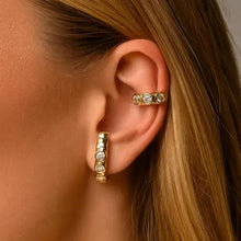 Cargar imagen en el visor de la galería, Earcuff Tubo Dorado Circonitas Organico
