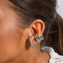 Cargar imagen en el visor de la galería, Earcuff &amp; piercing fake plata orgánico en baño de rodio. Tecnología eletroformacion, super leve y cómodo.

* precio unidad.

Joyas hipoalergénicas y sin níquel.
