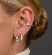 Cargar imagen en el visor de la galería, &lt;p&gt;Earcuff plata con mini circonitas en baño de rodio.&lt;/p&gt; &lt;p&gt;Super comodo.&lt;/p&gt;
