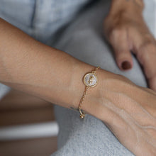 Cargar imagen en el visor de la galería, Pulsera Botón Nude
