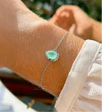 Cargar imagen en el visor de la galería, Pulsera delicada esmeralda colombiana con circonitas coloridas en plata 925. Una semijoya exclusiva e perfecta de alta calidad Wal Barros Brand.

tamaño Circunferencia 17cm 
