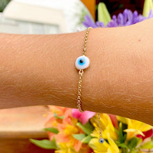 Cargar imagen en el visor de la galería, Pulsera Ojo griego madreperla dorada 
