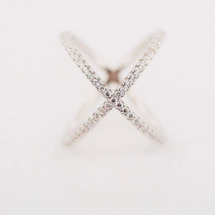 Anillo cruzado en plata925, en plata o con baño de oro 18k.  Tam 6, 7 USA (16/17BR).   Joyas hipoalergénicas y sin niquel Wal barros brand