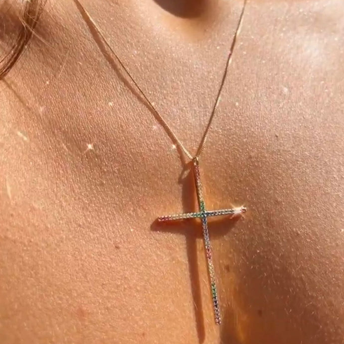 Collar Cruz circonitas coloridas en baño de oro18k. Hacer un mix con un collar riviere Wal barros brand es super moderno.  Tamaño ajustable 50cm + 5 cm ajustable  joyas hipoalergenicas y sin niquel