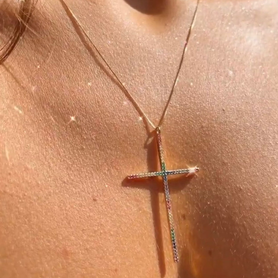 Collar Cruz circonitas coloridas en baño de oro18k. Hacer un mix con un collar riviere Wal barros brand es super moderno.  Tamaño ajustable 50cm + 5 cm ajustable  joyas hipoalergenicas y sin niquel