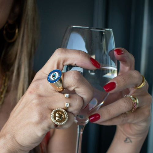 anillo de corazón mini en baño de oro18k.   Aro 16 BRASIL. SemiJoyas Hipoalergénicas y sin níquel.  Summer Vibes!