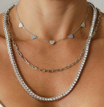 Cargar imagen en el visor de la galería, Collar Riviere dorada con circonitas blancas larga 3mm dorada en baño de oro18k, Plata o Verde.

materal: mix de metales nobres (aloy)

Medida:60cm

Súper fashion.

Joyas Hipoalergénicas y sin níquel.
