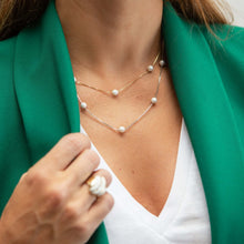 Cargar imagen en el visor de la galería, Colar cadena mini perlas en Baño de Oro18k. Un collar delicado para todo los dias. Ideales para mezclar con otros collares Wal Barros.

Joyas hipoalergenicas y sin niquel.
