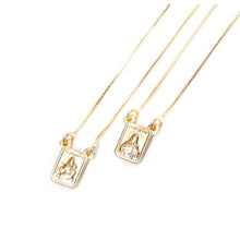 Cargar imagen en el visor de la galería, collar religiosos mini escapulario dorado
